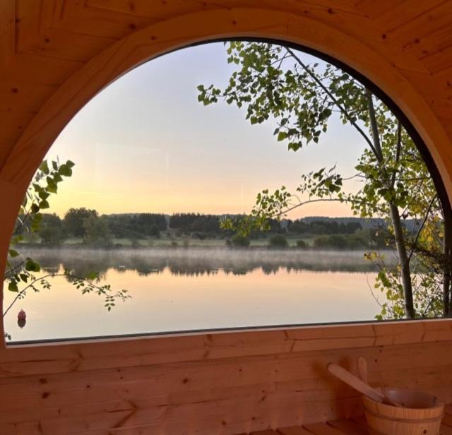 'Swan' Lakeview Lodge Bishampton 外观 照片